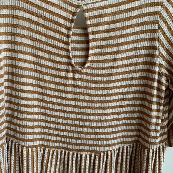 Mustard/Gold Striped Flowy 3/4 Sleeve Top - Picture 3 of 4